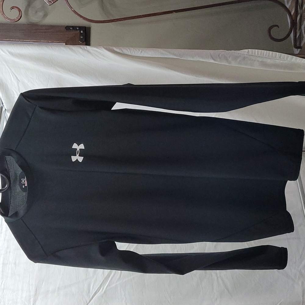 Under Armour sixe LG. Mens shirt